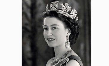 英国庆祝伊丽莎白二世在位70周年——女王的宝藏铂金首饰盘点