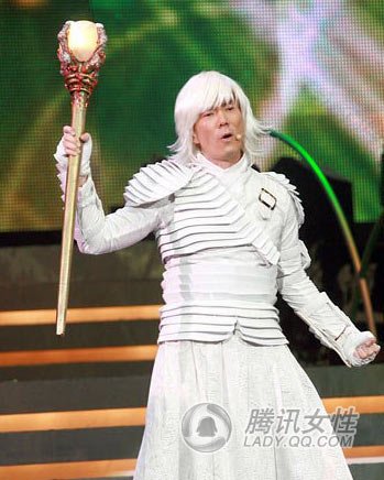 网友戏说:明星走秀时的雷人装扮