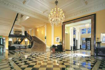 Claridge's Ĺ