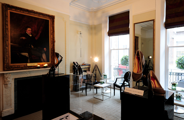 Bally����Ь����Ʒ �׶�����ʥ����ѧԺѧ�����