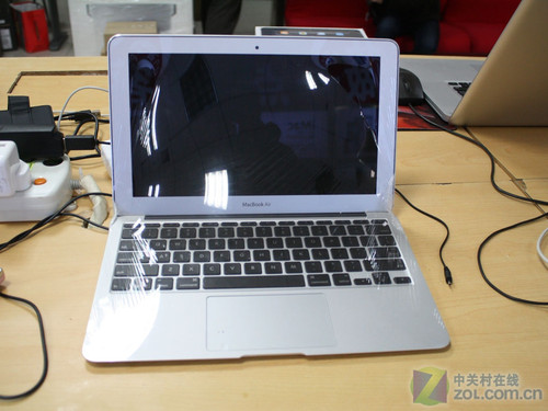 ��̬Ӳ�� ƻ��MacBook Air�¿�7998Ԫ 