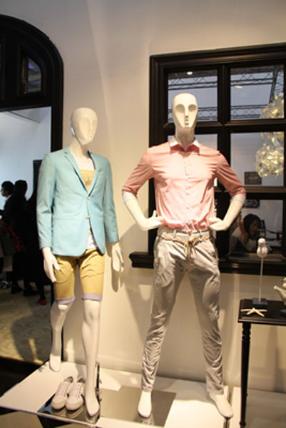 欧洲风尚的都市时尚品牌 VISCAP华丽绽放在服博会(2012CHIC展)展馆的头牌展位E2201